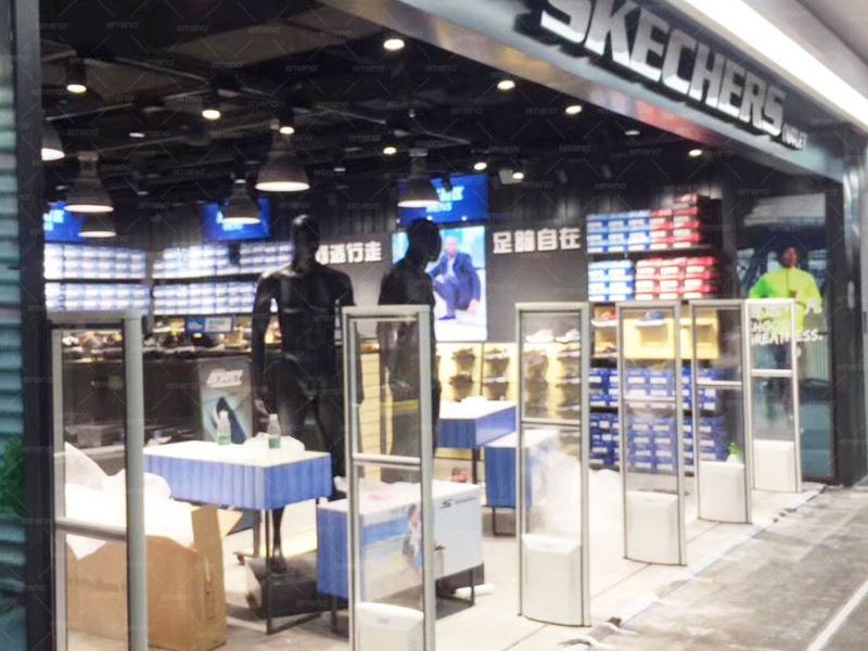 Kedai kasut jenama Skechers memasang peranti anti-kecurian cubic beauty AM6208