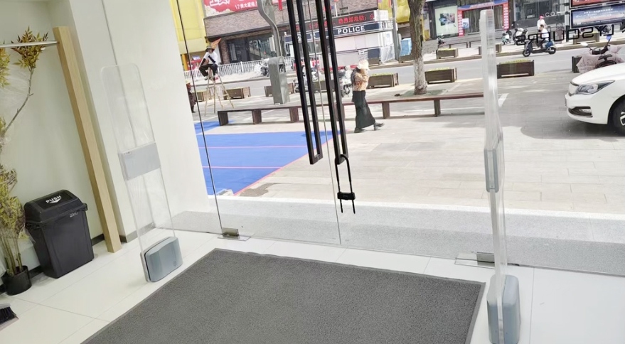 AM & RFID Frekuensi Dual: Keselamatan Pintar untuk Industri Runcit Pakaian.